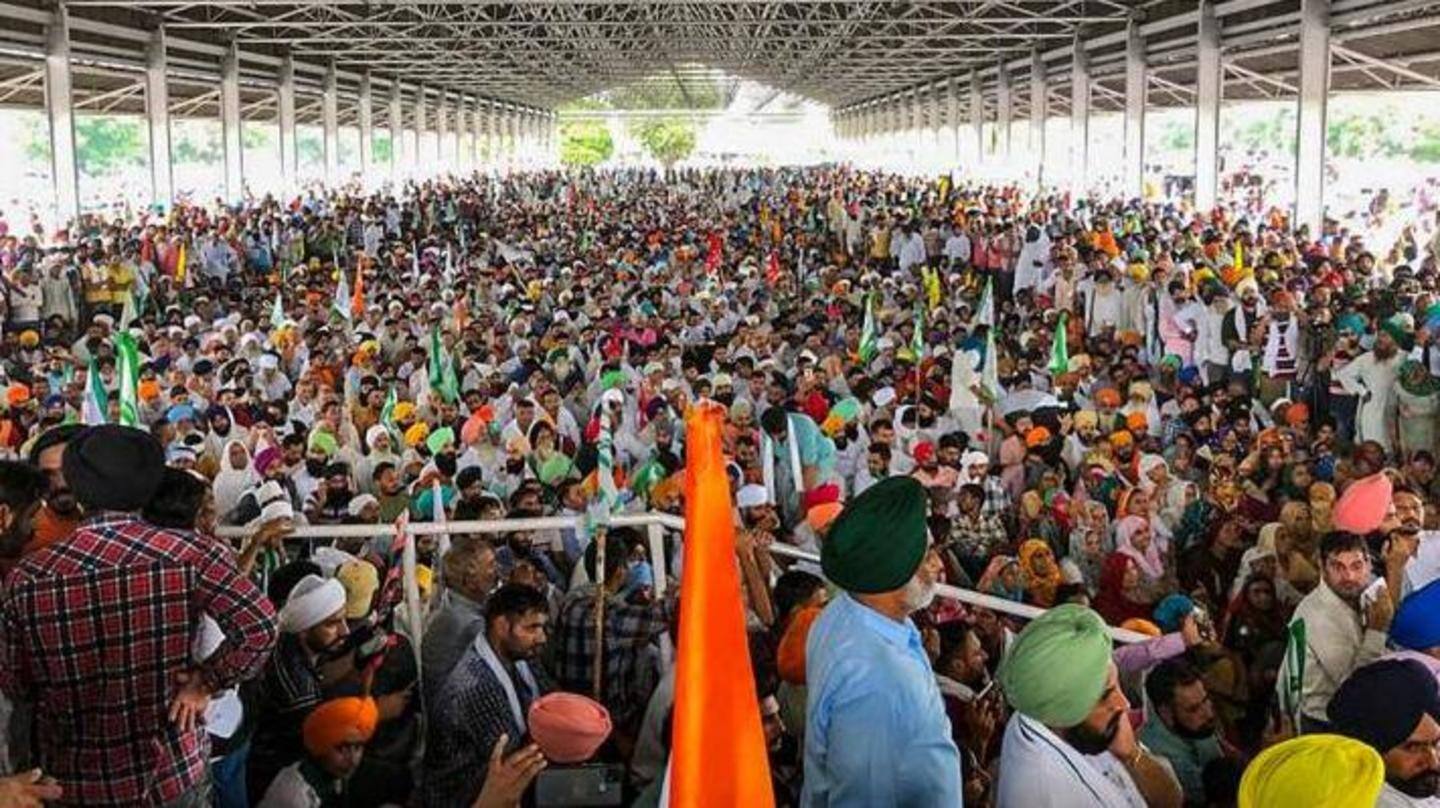 Yesterday, farmers marched to Karnal's mini-secretariat as talks failed Yesterday, farmers marched to Karnal's mini-secretariat as talks failed