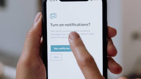 Smart ways to manage smartphone notifications