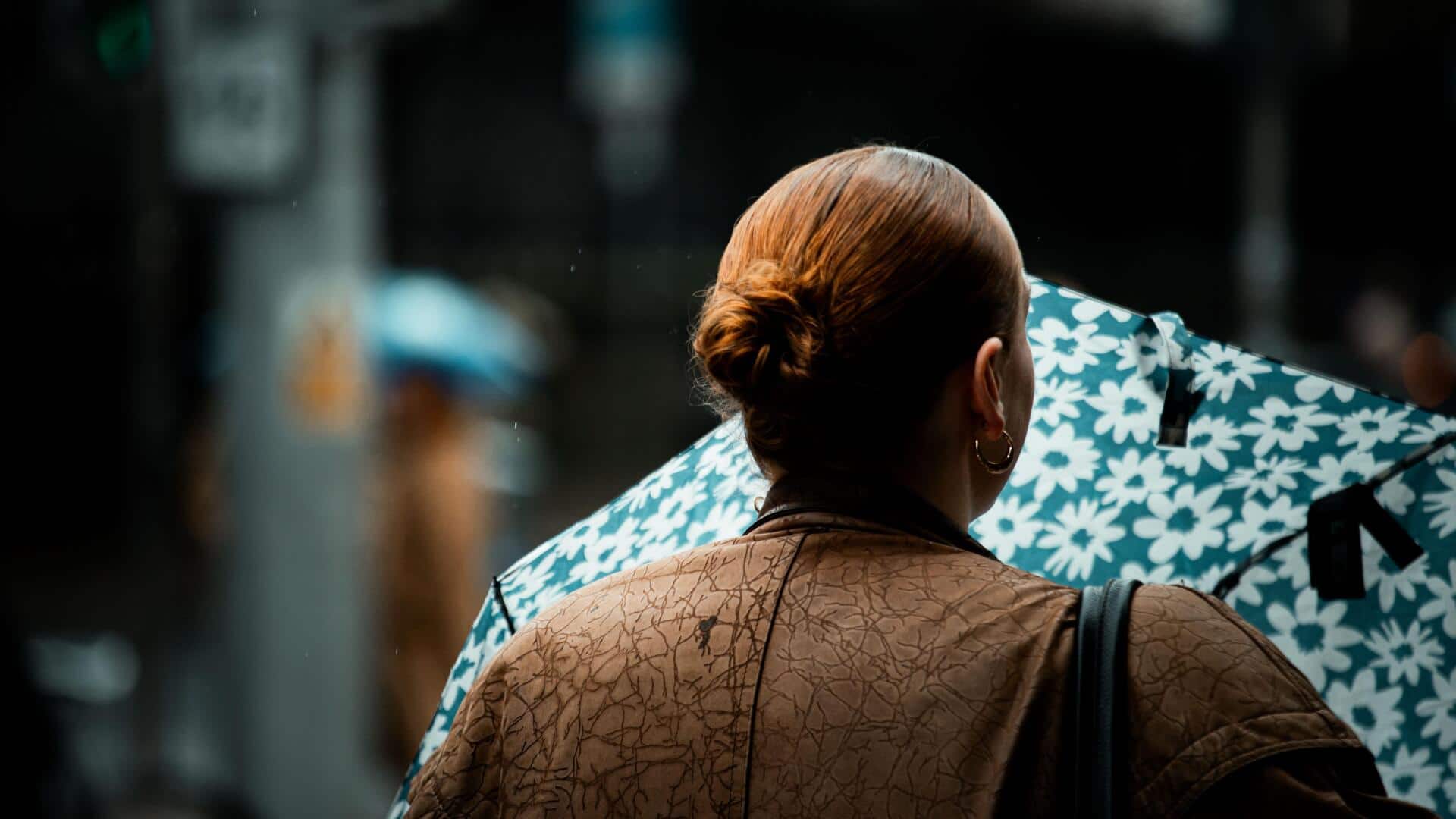 These quick bun hairstyles are perfect for rainy days