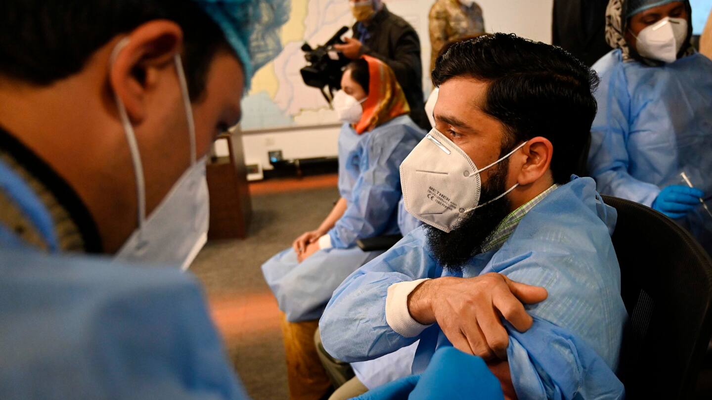 Pakistan has administered more than 1.7 million doses of vaccine Pakistan has administered more than 1.7 million doses of vaccine