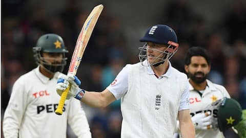 1st Test, Day 2: England lead Pakistan by 195 runs