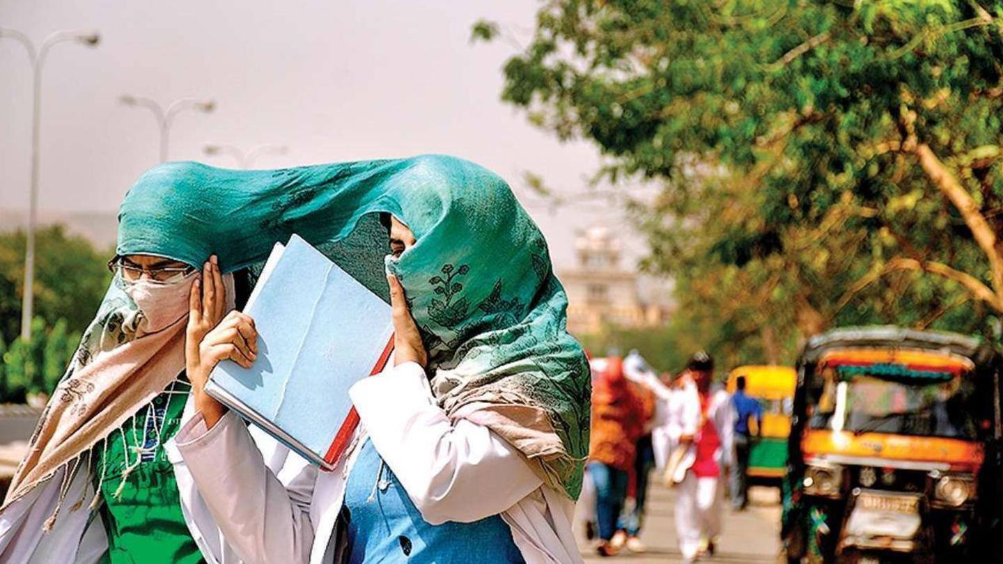 Yesterday, Delhi recorded maximum temperature at 39 degree Celsius Yesterday, Delhi recorded maximum temperature at 39 degree Celsius
