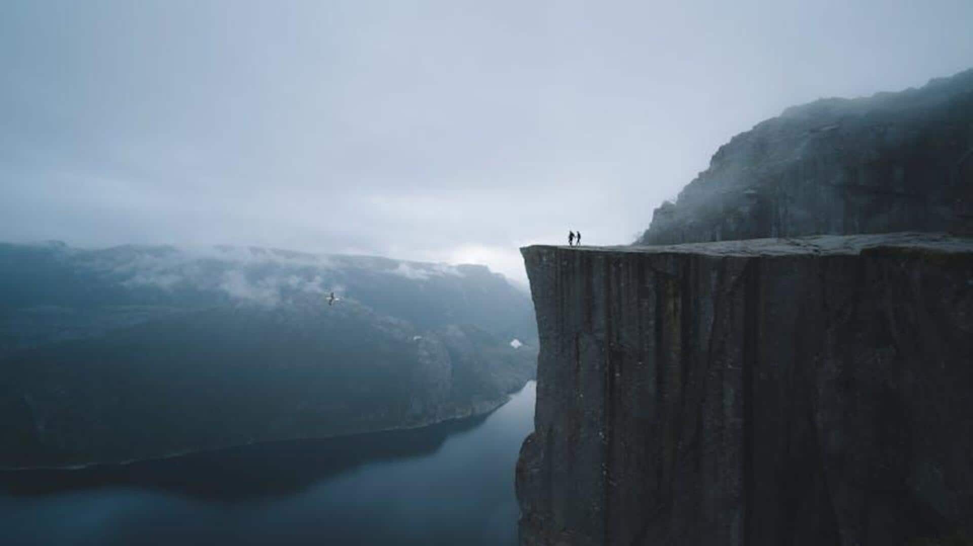 Cliffside hikes: Hidden trails with stunning views Cliffside hikes: Hidden trails with stunning views