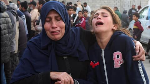 Iran: Elderly woman's 'I'm not afraid' cry goes viral