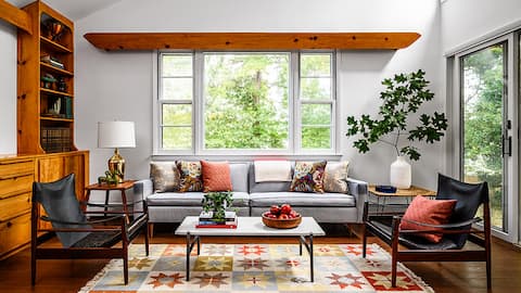 Why decor experts love mid-century modern furniture