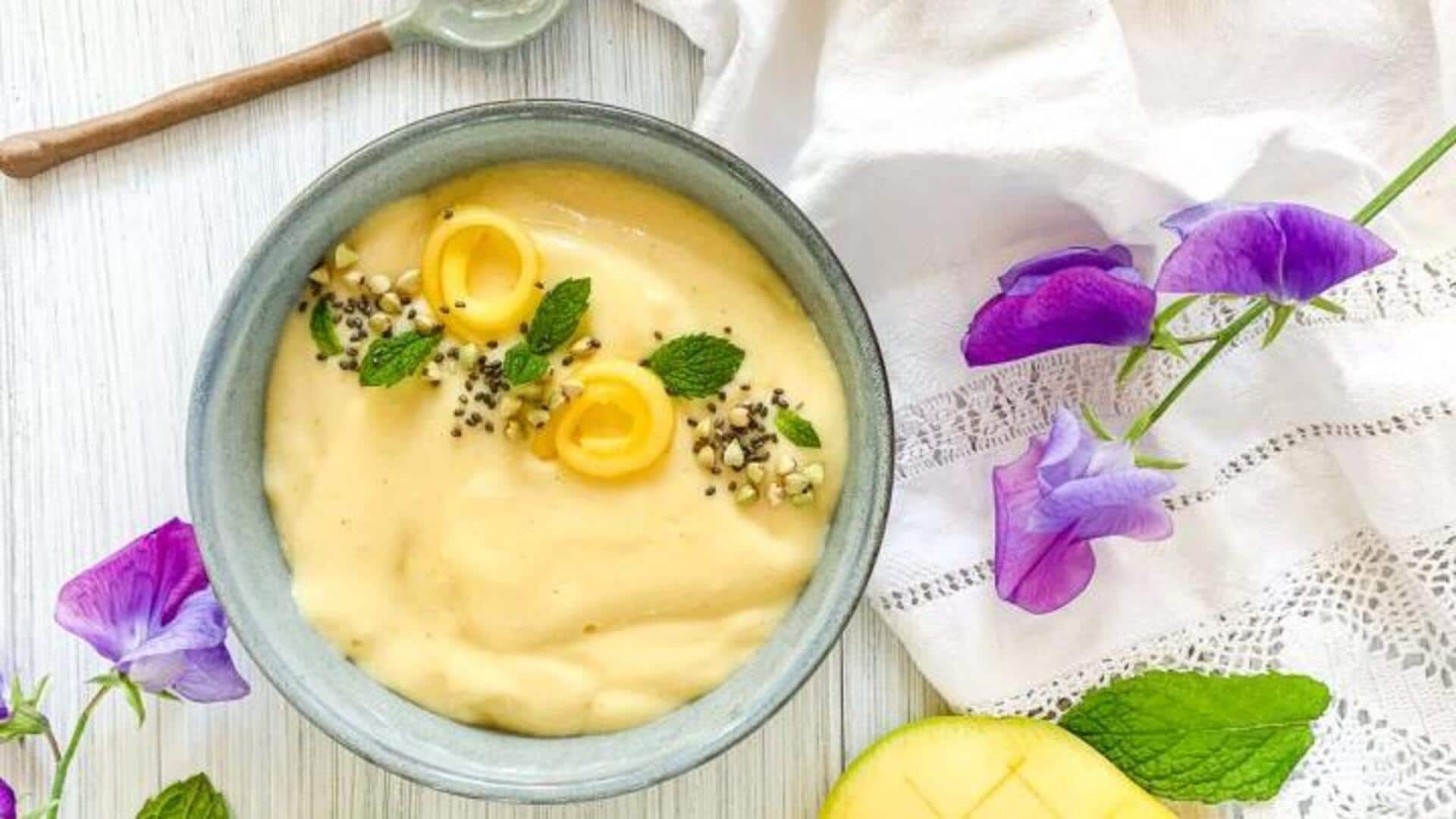 Quick and refreshing: Mango mint smoothie bowl