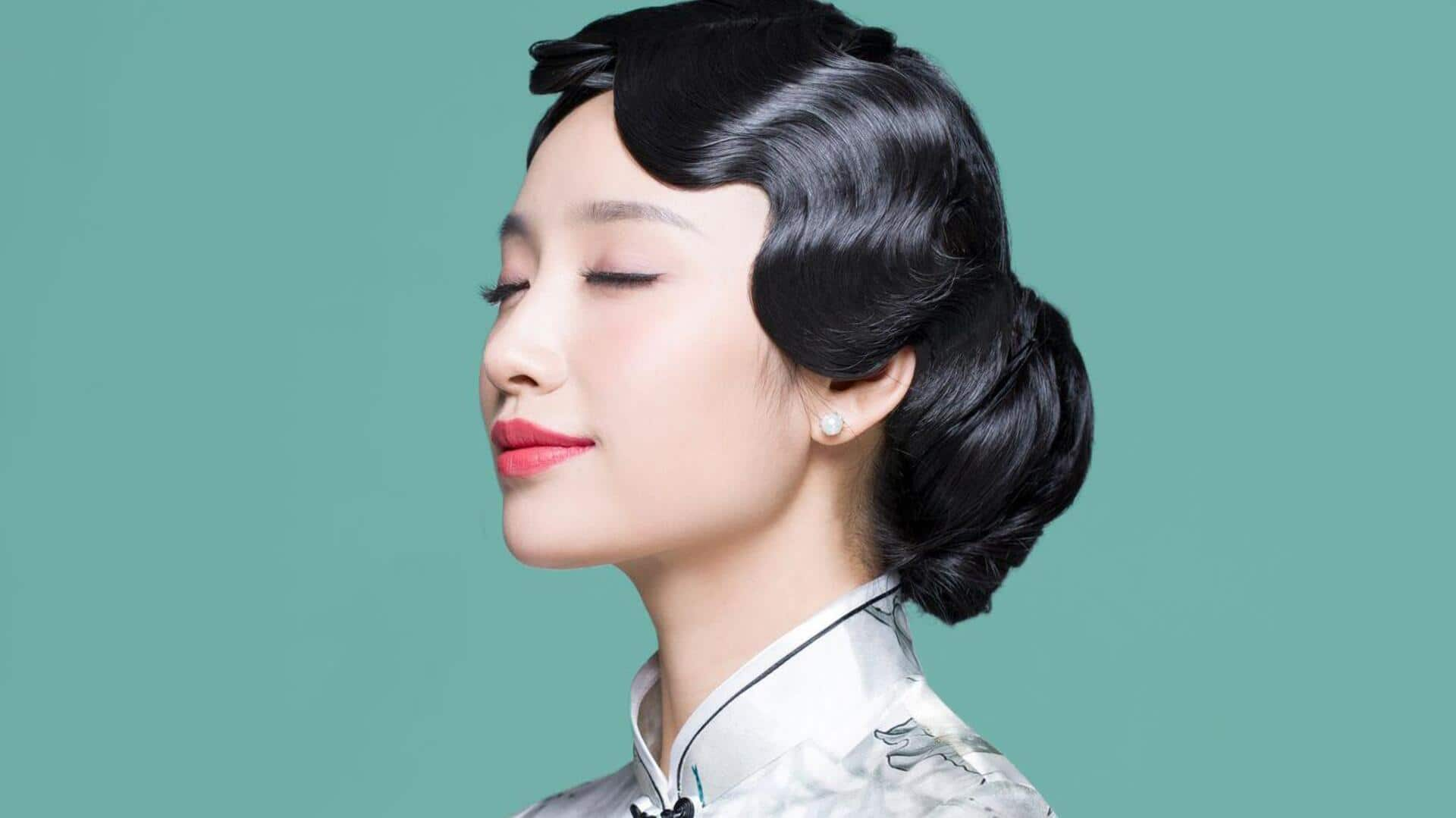 Mastering retro finger waves on short textured hair