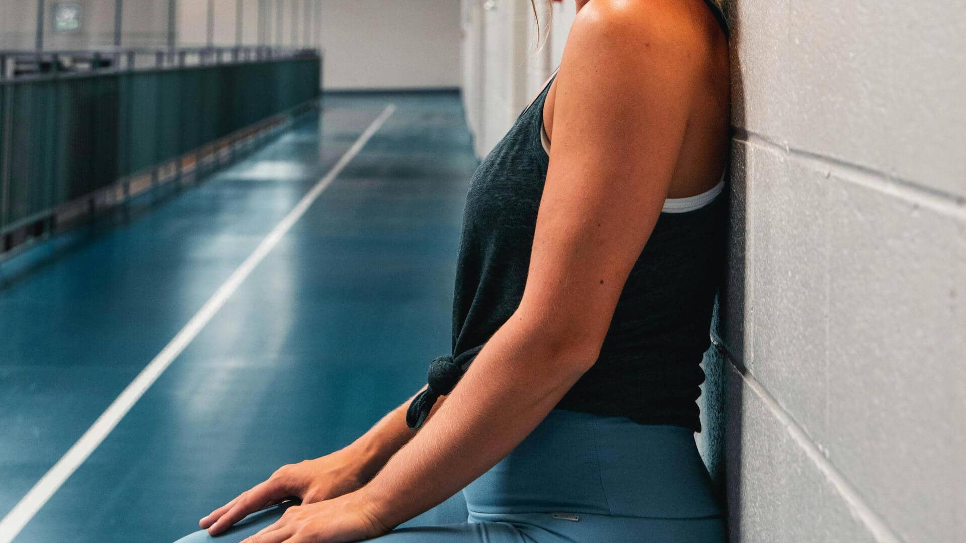 The one-minute wall sit challenge for stronger legs