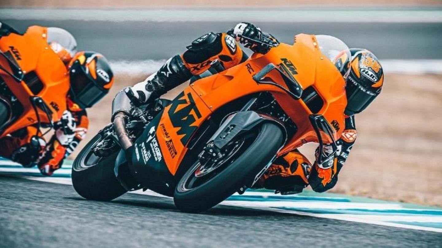 The bike has aerodynamic winglets and a 5.0-inch TFT dashboard The bike has aerodynamic winglets and a 5.0-inch TFT dashboard