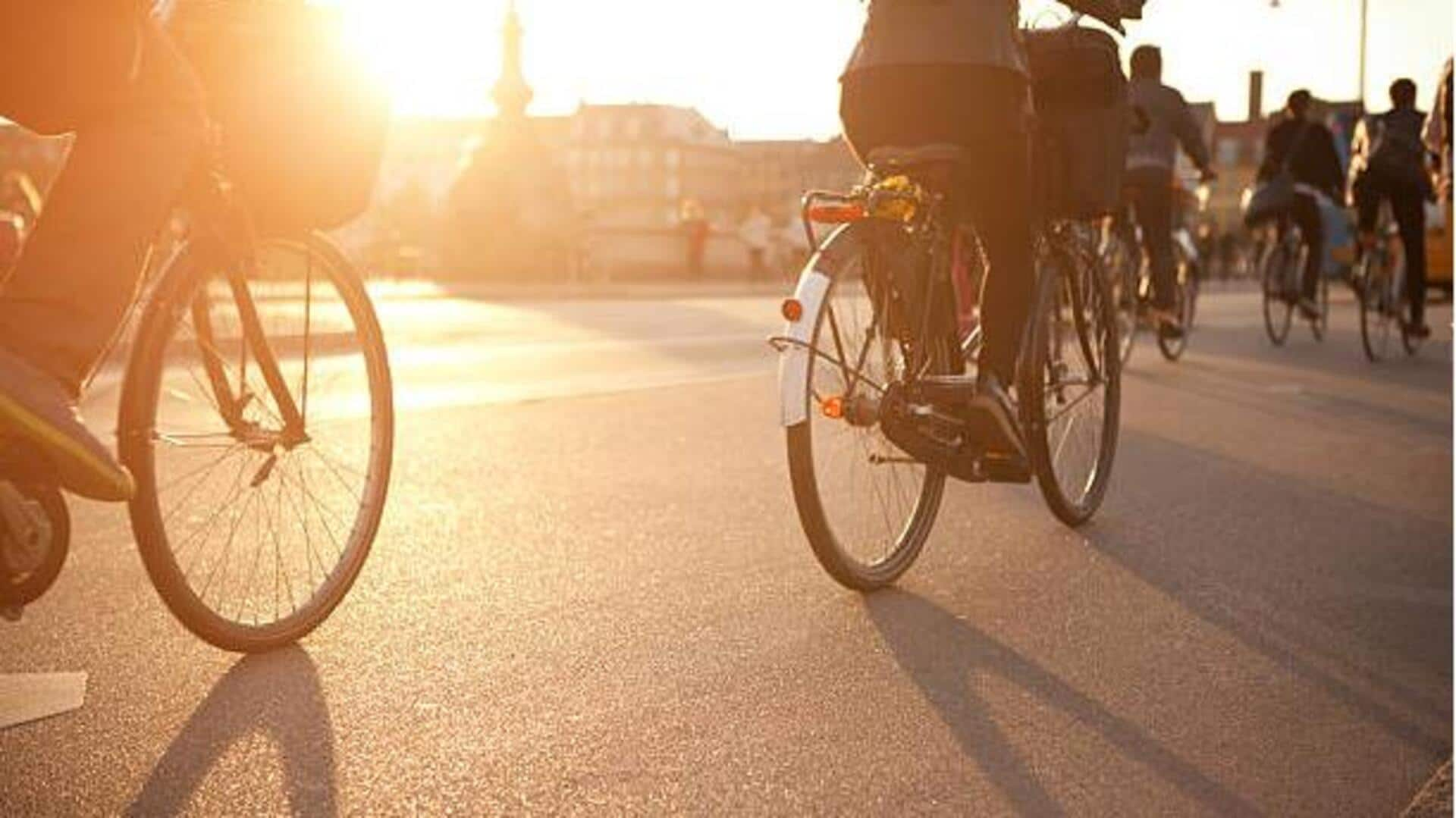 Here's how to navigate city streets safely on a bike 