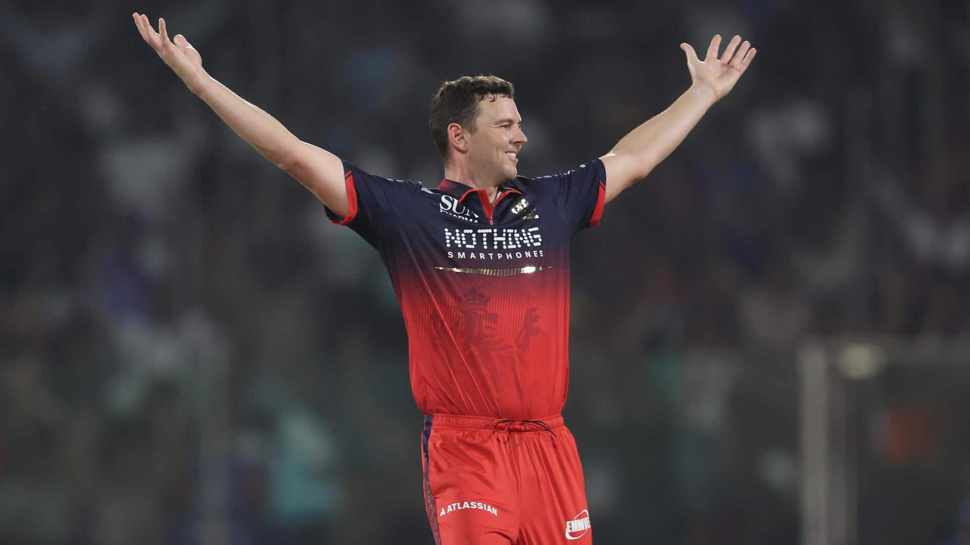 Listing RCB bowlers with best figures versus DC in IPL 