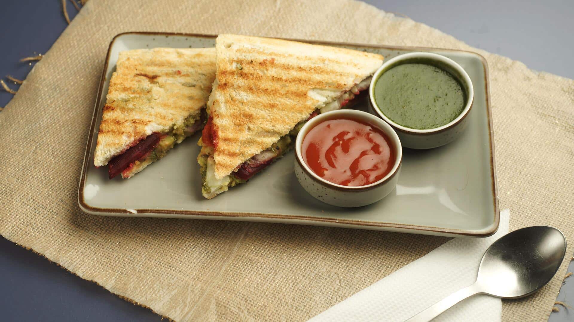 How to make the Bombay-style masala toast at home