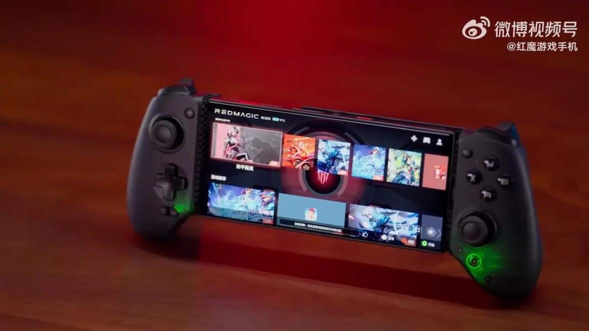 This gadget turns your smartphone into a handheld gaming device