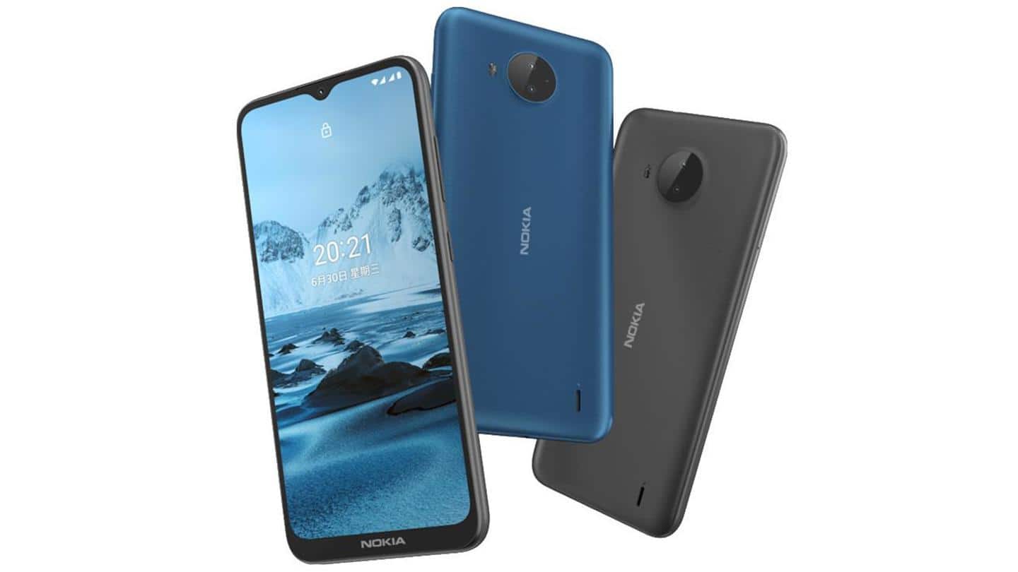 The phone features an IPS LCD panel The phone features an IPS LCD panel