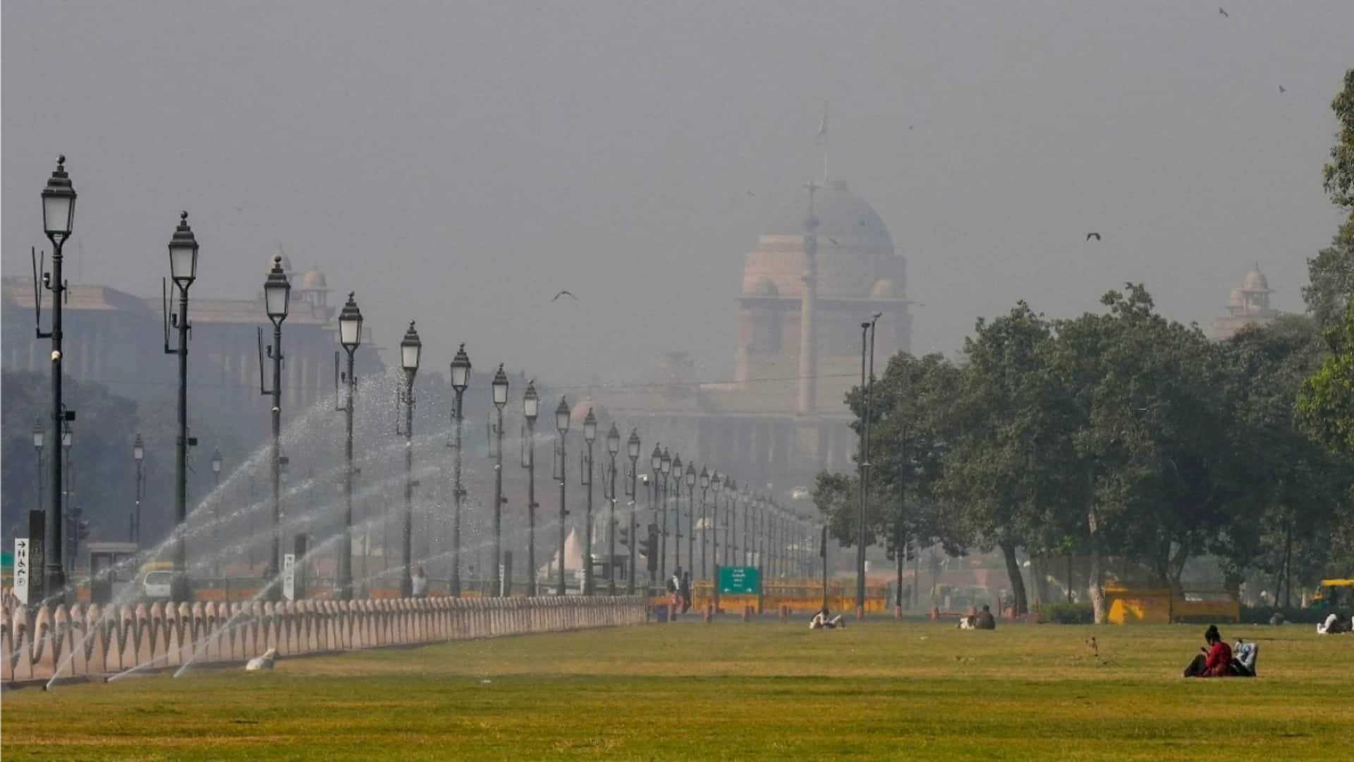Delhi's temperature drops to 9.8°C; AQI rises to 188