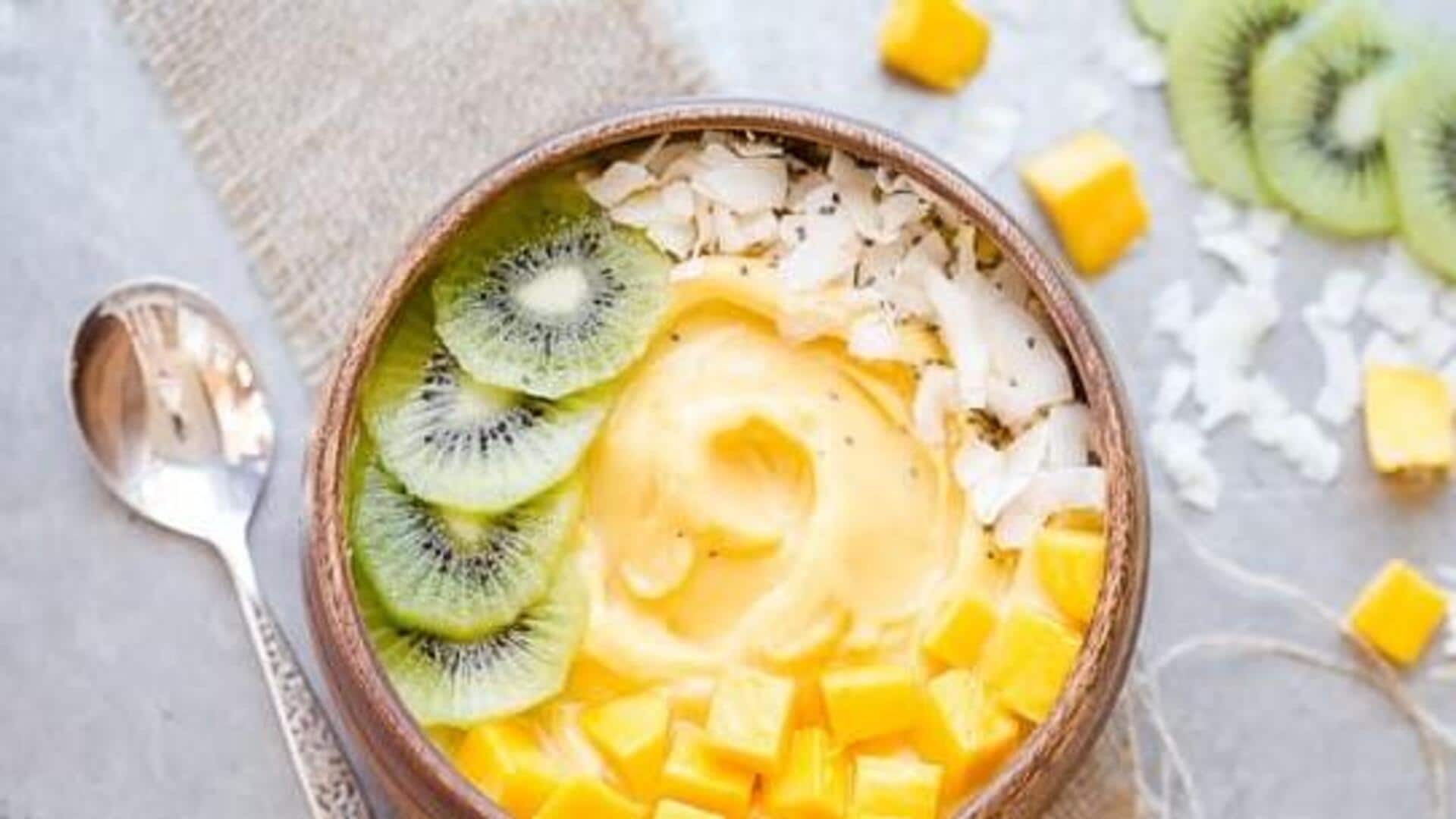 Healthy breakfasts: Pineapple coconut crunch bowl Healthy breakfasts: Pineapple coconut crunch bowl
