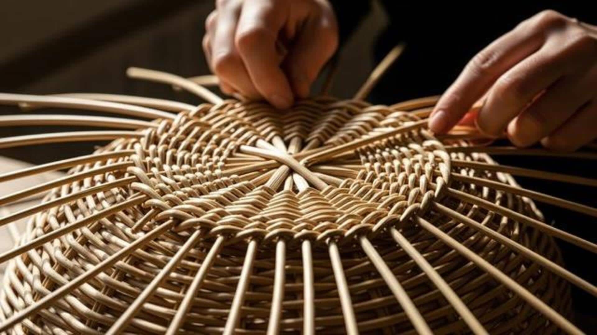 How to make palm leaf baskets at home How to make palm leaf baskets at home