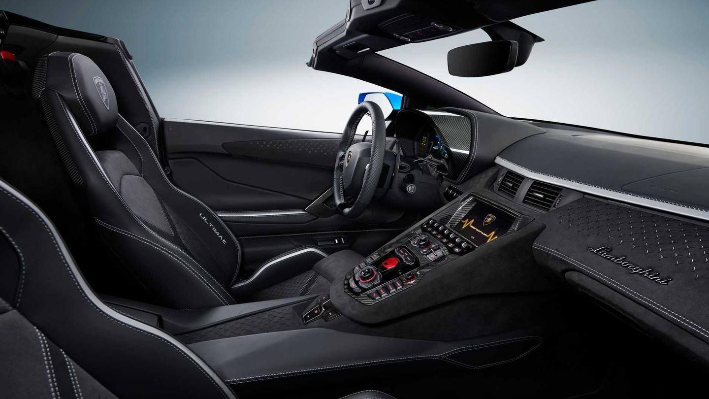 The vehicle offers two seats and a flat-bottom steering wheel The vehicle offers two seats and a flat-bottom steering wheel