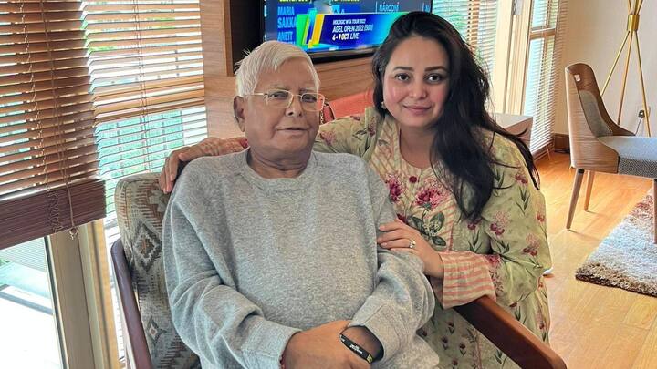 Out on bail, Lalu leaves for Singapore for kidney transplant