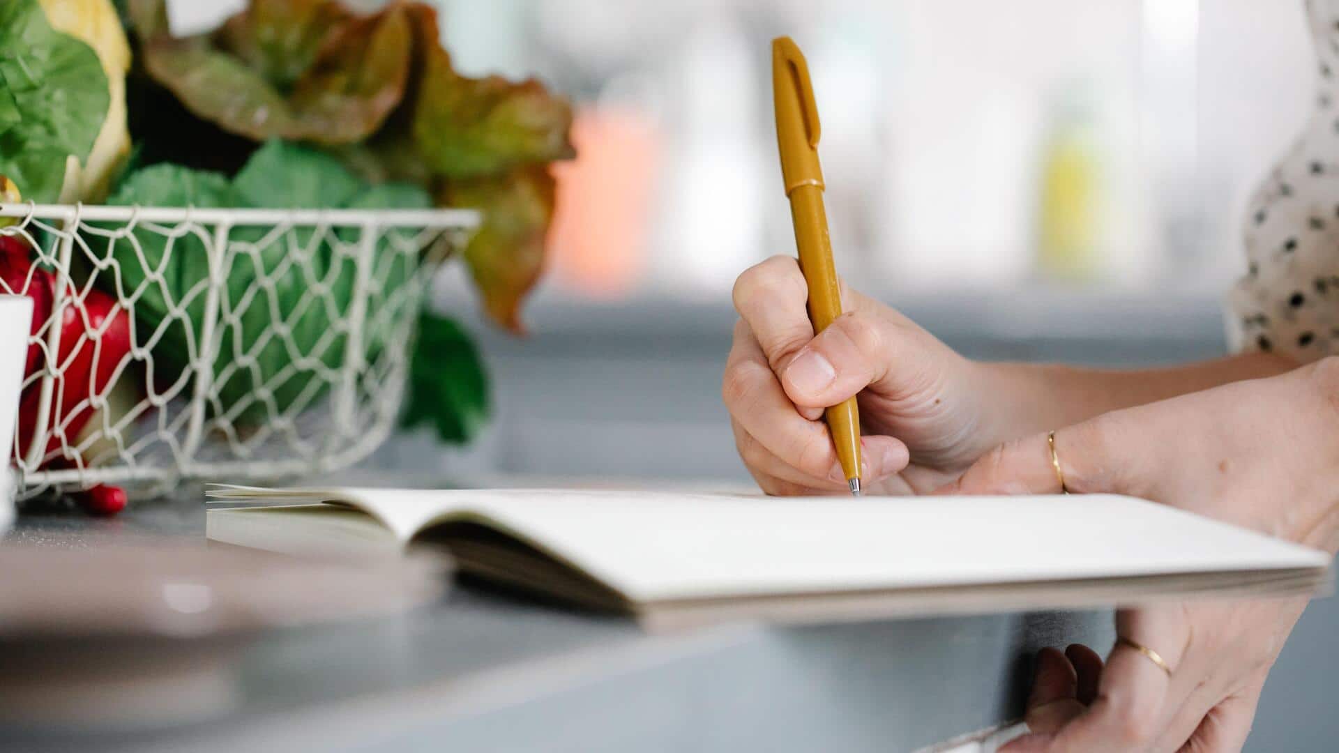 newsbytesapp.com - Vinita Jain - How to start a food journal for better health