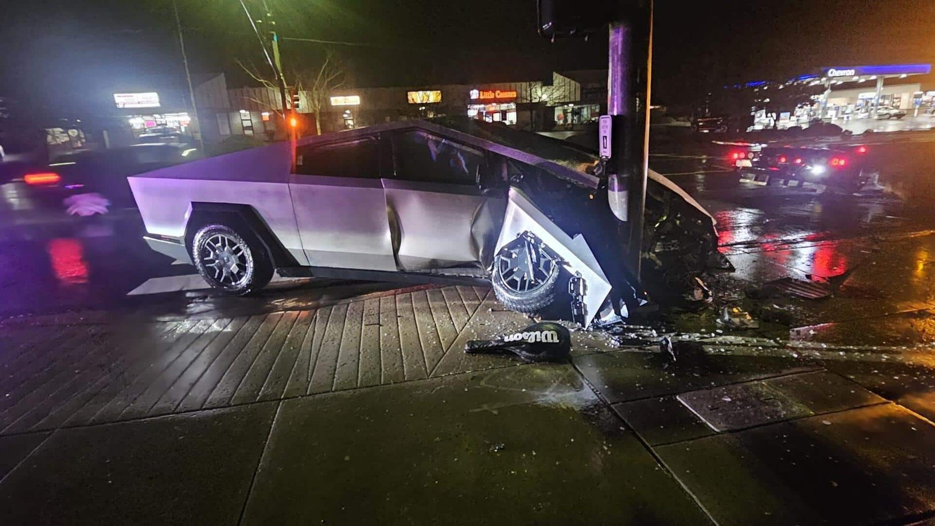 Tesla Cybertruck crashes into pole while on Full Self-Driving mode