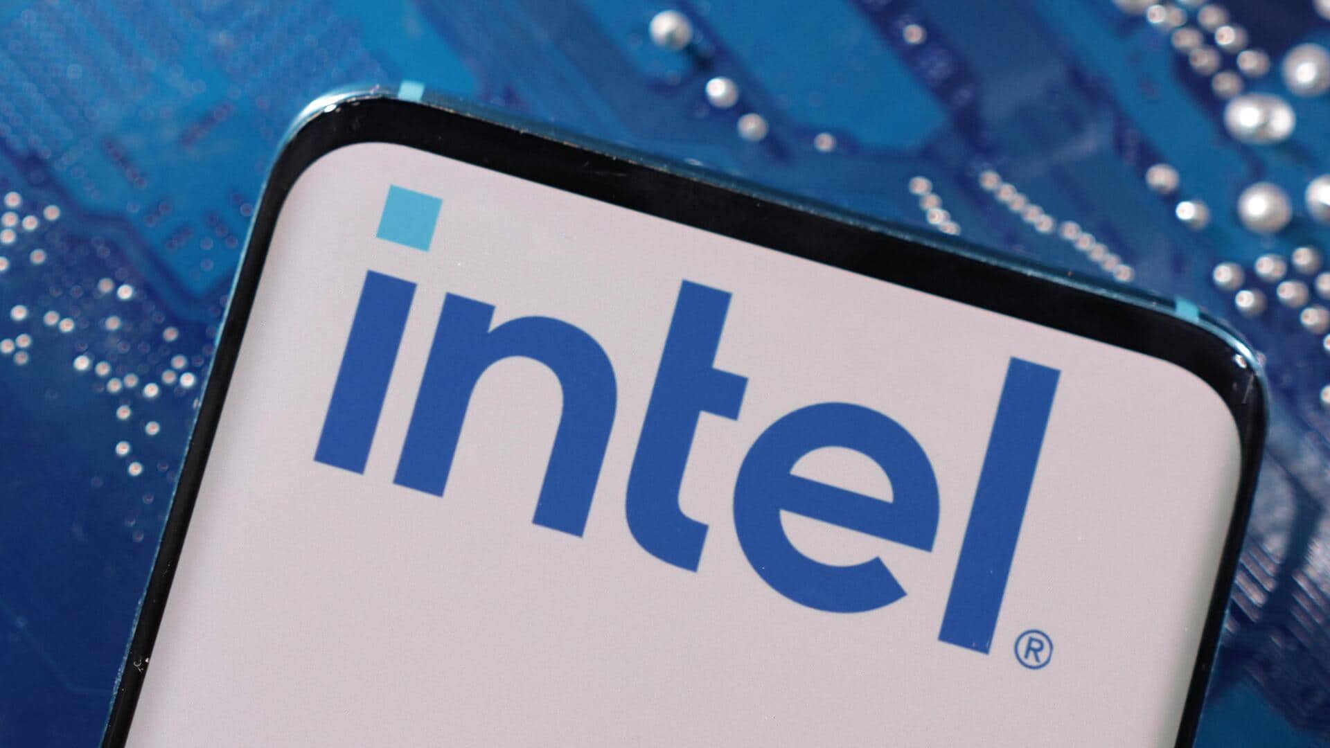 Intel's chipmaking division reports $7 billion loss in 2023