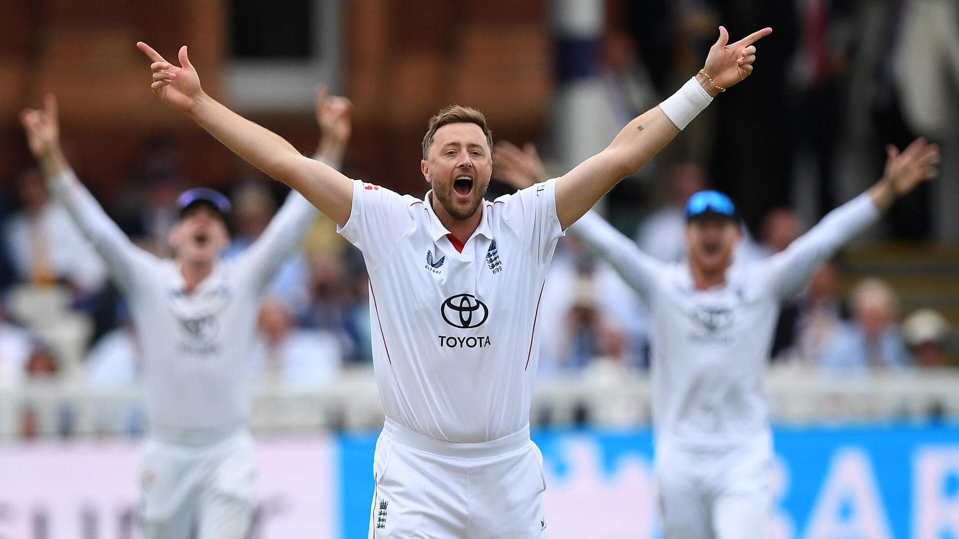 Lord's Test, Day 2: England take 261-run lead versus Pakistan