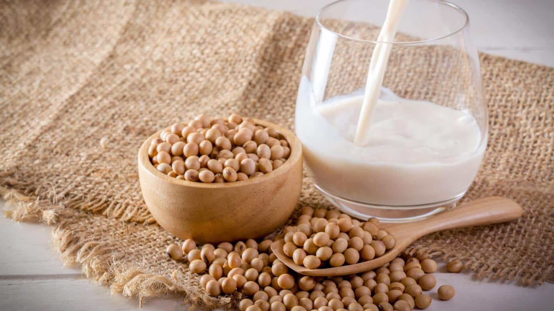 Soy milk v/s rice milk: Comparing their nutrition Soy milk v/s rice milk: Comparing their nutrition