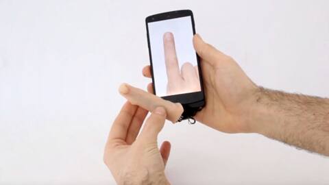This robotic finger for smartphones is just plain creepy