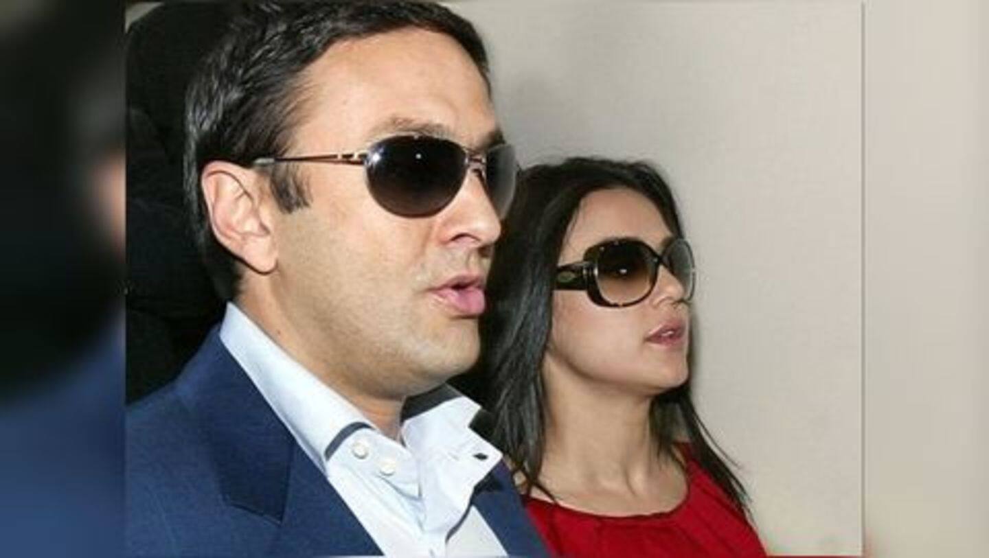 Despite efforts, the couple failed to remain "friends" Despite efforts, the couple failed to remain "friends"