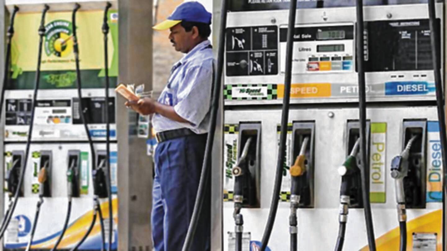 Petrol prices reach record high: Rs. 86.25/liter in Mumbai