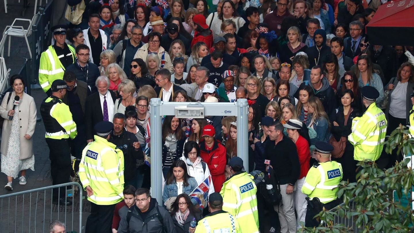 Over 100,000 took to London streets to see Royal couple Over 100,000 took to London streets to see Royal couple