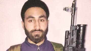 AMU alumnus pic with Hizbul Mujahideen operatives surfaces on social-media