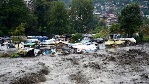 Heavy rains lash Kashmir, Himachal; at least six feared dead