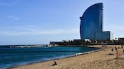 Pantai Ikonik Barcelona: Menikmati Suasana Pantai yang Meriah