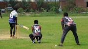 Mengapa jenis tanah lapangan kriket berbeda?