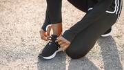 Mengapa pelari maraton memakai sepatu ringan?
