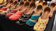 Sepatu fusion wajib untuk perayaan musim hujan di India