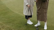 Mengapa pegolf memakai sepatu soft spike di lapangan?