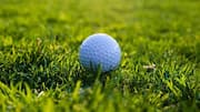 Alasan bola golf memiliki lekukan dan dampaknya