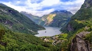 Menikmati Musim Gugur di Desa-Desa Fjord Norwegia
