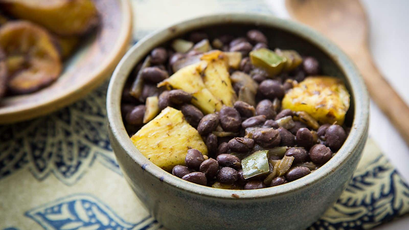 Kari Pisang dan Kacang Hitam ala Karibia