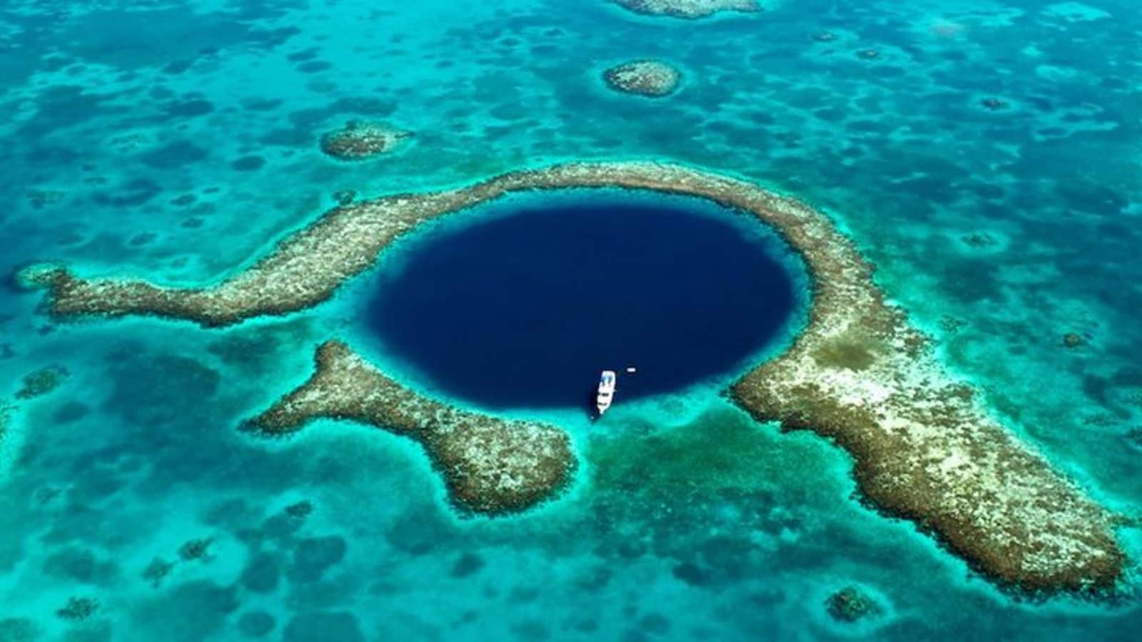 Menyelami keindahan Blue Hole, Belize