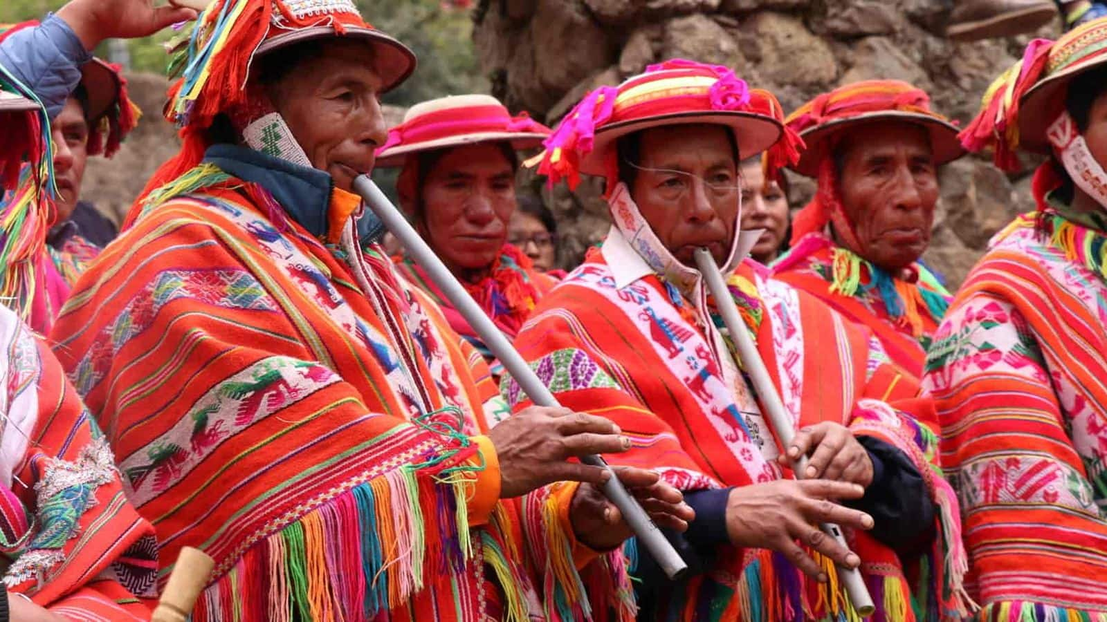 Pakaian Tradisional Peru: Keindahan dan sejarah