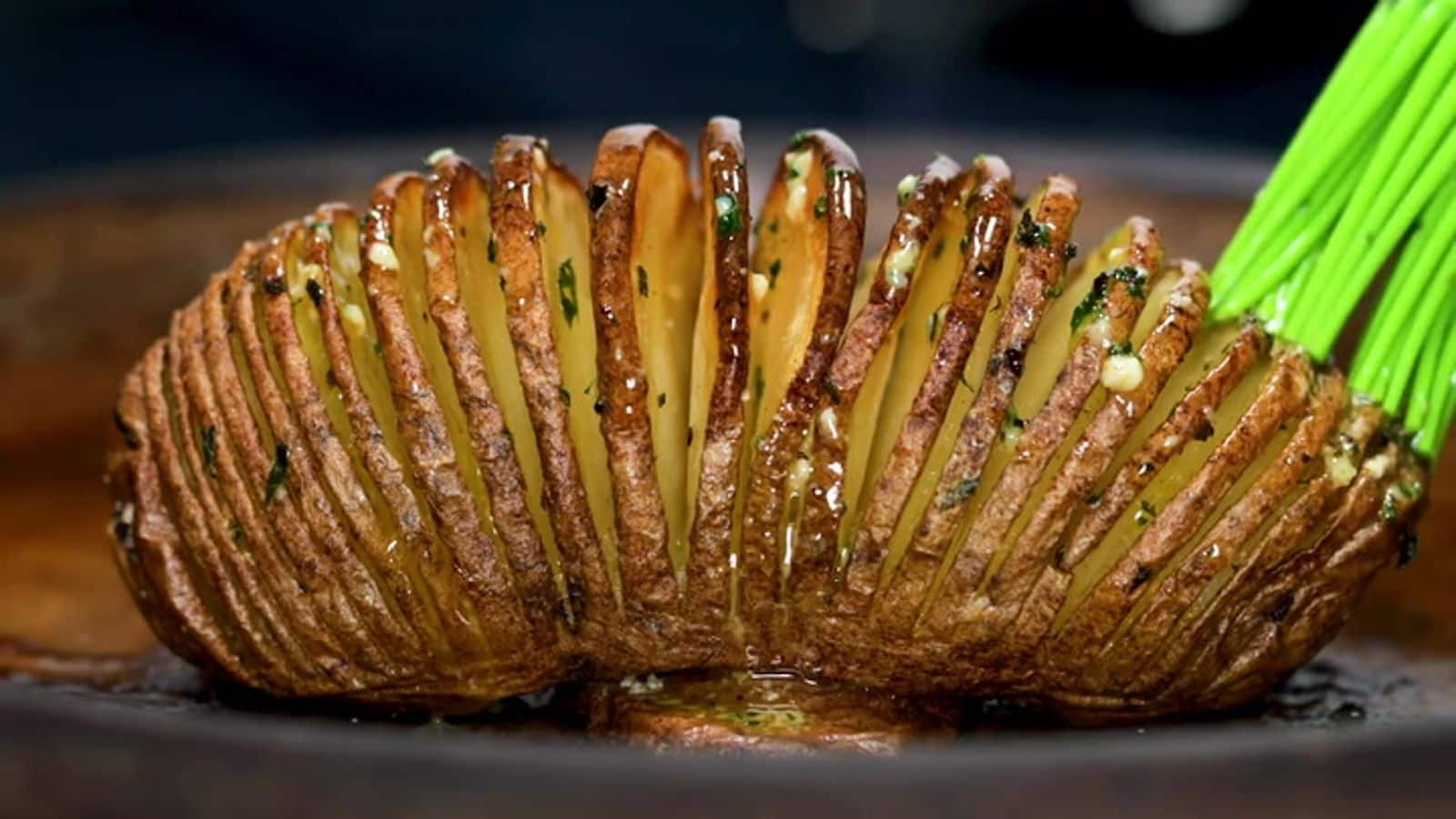 Hasselback Kentang Skandinavia dengan Mentega Herbal: Panduan Memasak Praktis