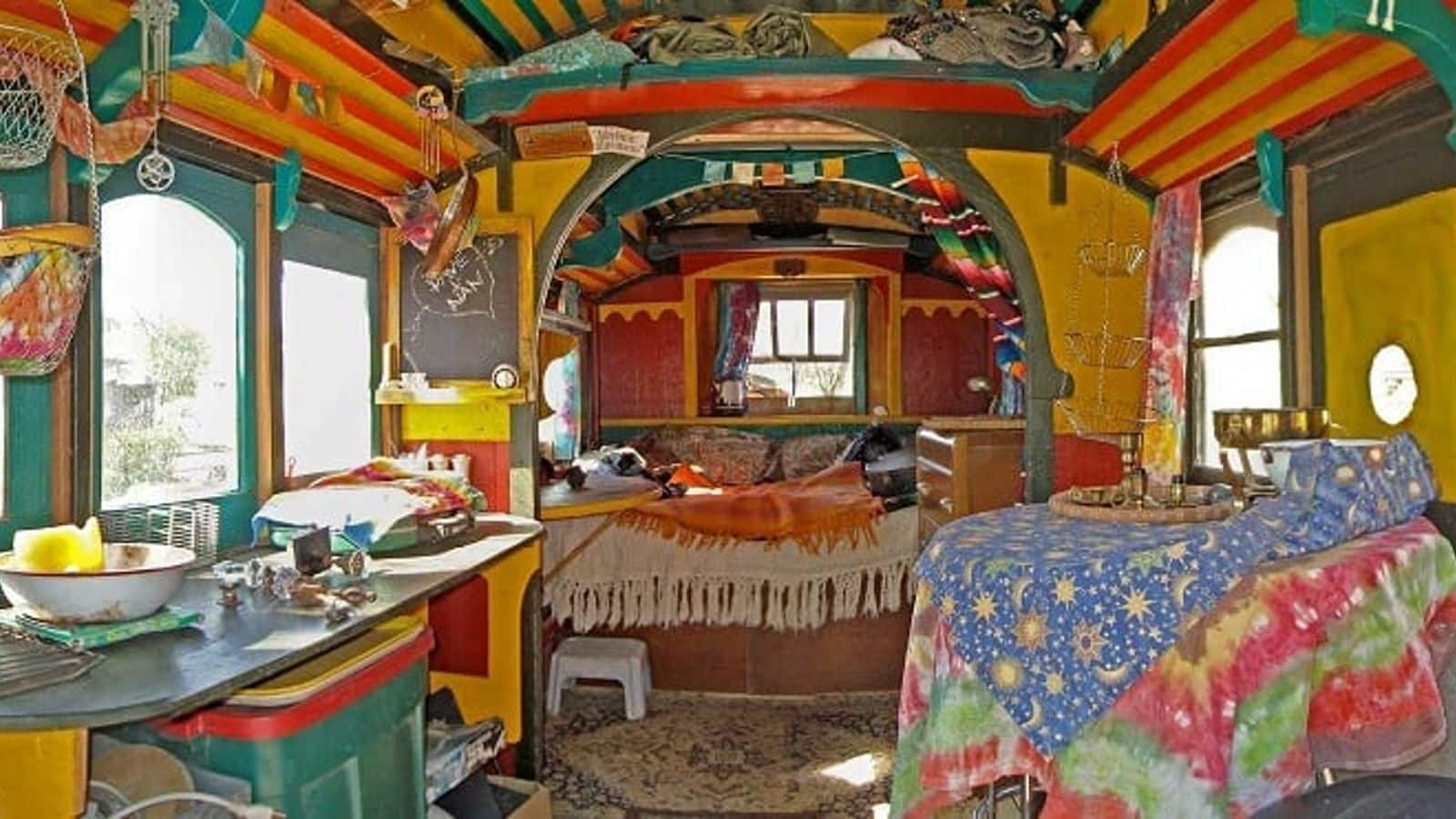 Interior Karavan Gipsi: Warna-warni nomaden