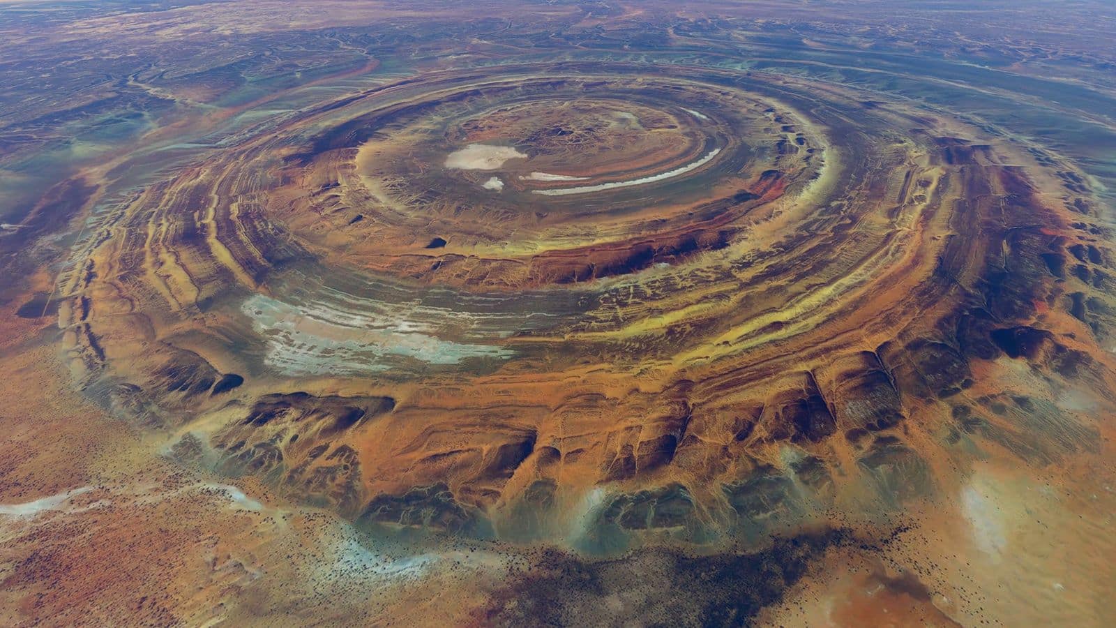 Menjelajahi Struktur Richat Di Mauritania: Mata Sahara