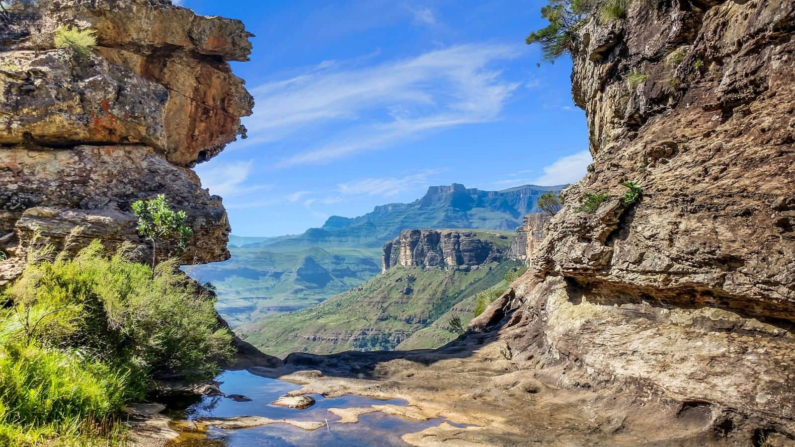 Menjelajahi keindahan Pegunungan Drakensberg, Afrika Selatan