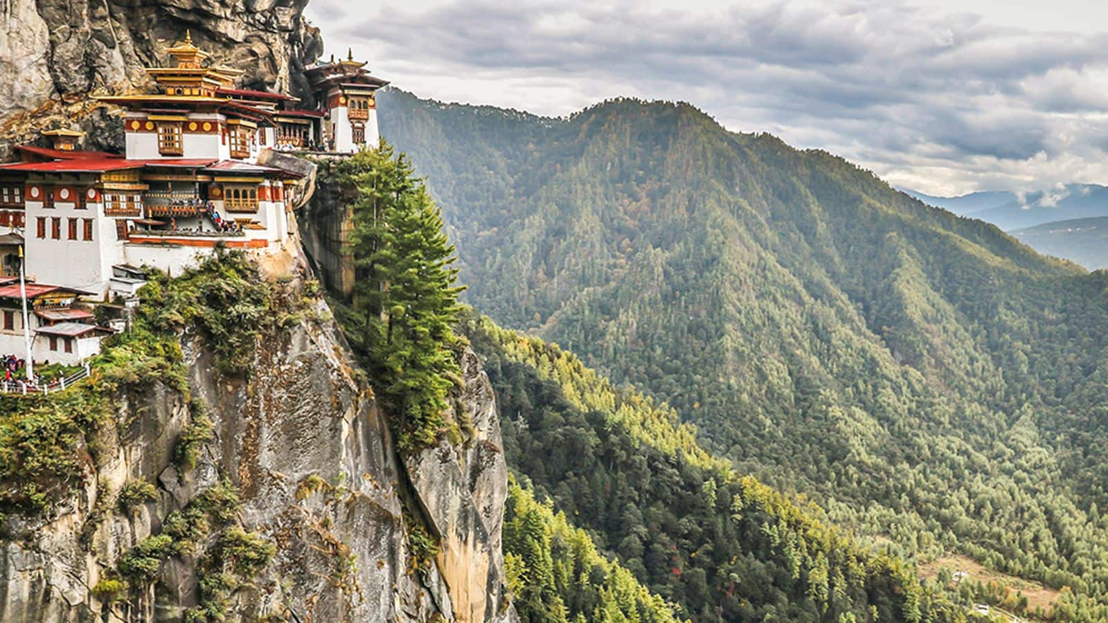 Menjelajahi keindahan Paro Taktsang, Bhutan