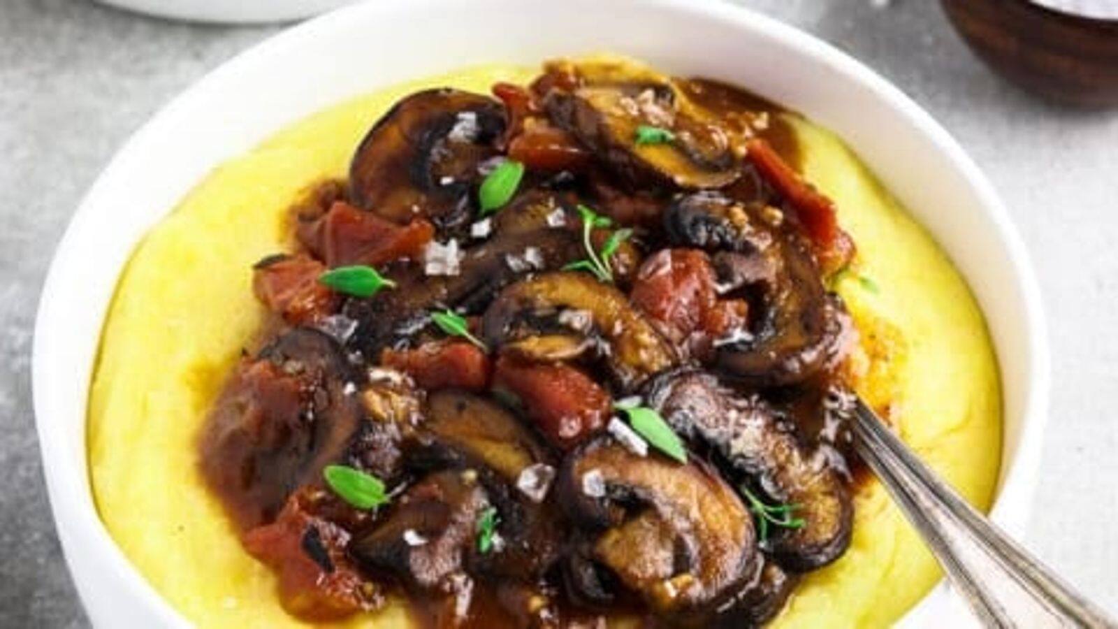 Polenta Italia dengan ragu jamur: Panduan memasak